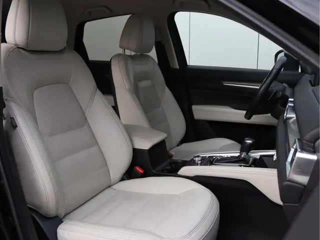 Mazda CX-5 2.0 SkyActiv-G 165 Luxury 2021 Benzine 22