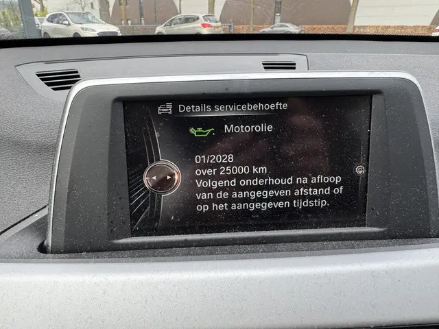 BMW X1 sDrive18i Executive 2018 Benzine 22