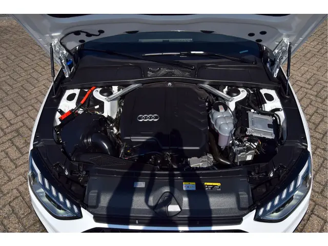 Audi A4 Avant 40 TFSI quattro S edition 2022 Benzine 47