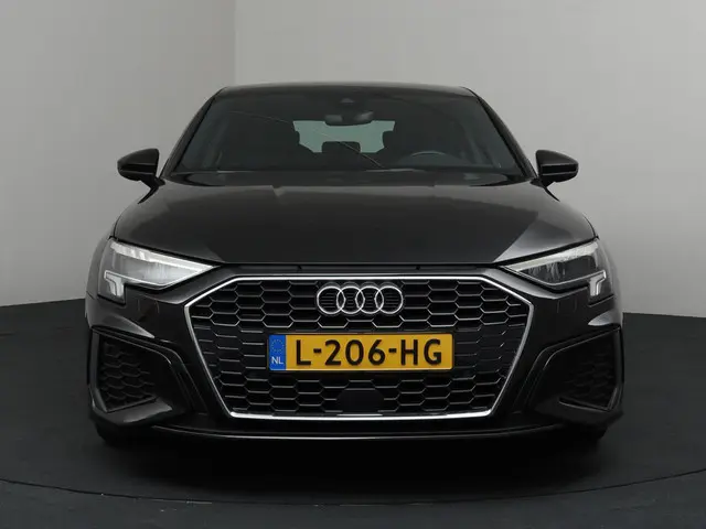 Audi A3 Limousine 35 TFSI S edition 2021 Benzine 34