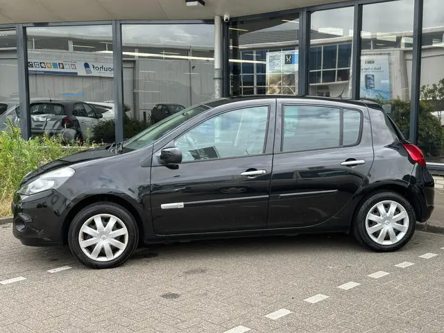 Renault Clio 1.2 Authentique 2012 Benzine 3