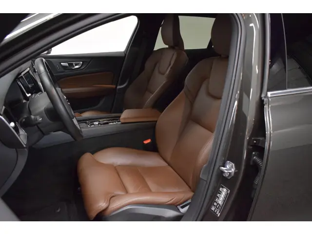 Volvo V60 2.0 T5 250pk AUT8 Inscription 2020 Benzine 4