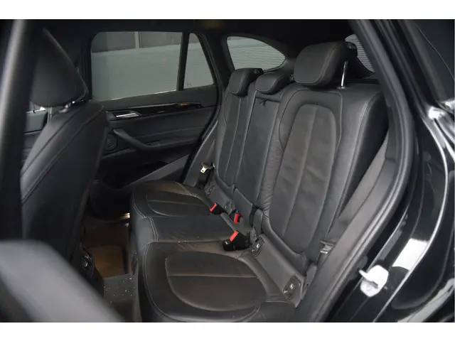 BMW X1 sDrive18i High Executive X Line 2018 Benzine 25