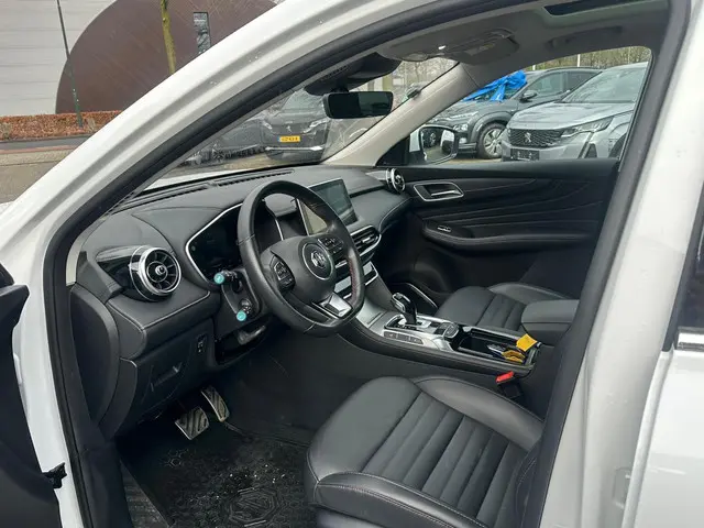 MG EHS 1.5 TGDI Luxury 2023 Hybride Benzine 15