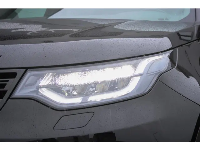 Land Rover Discovery 3.0 Td6 HSE Luxury 2018 Diesel 36