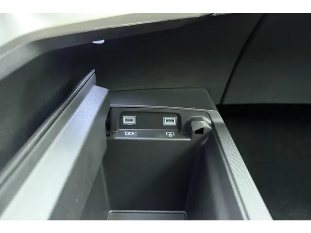 Peugeot 3008 1.2 Hybrid 145 GT 2025 Hybride Benzine 32