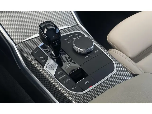 BMW 3 Serie 318i Business Edition Plus 2021 Benzine 7