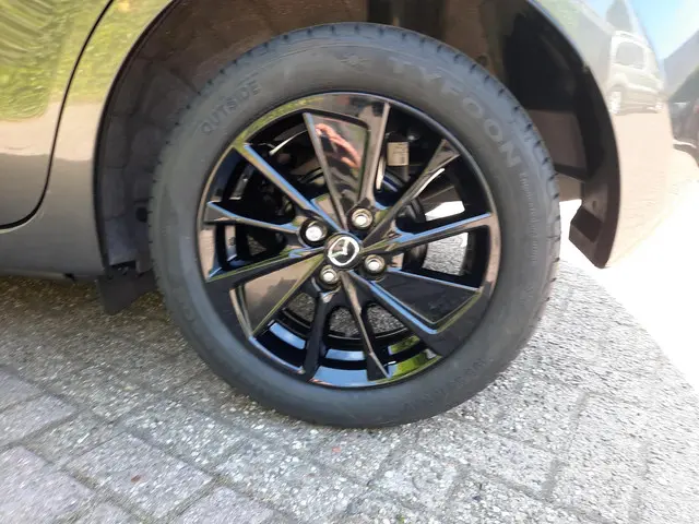 Mazda 2 1.5 e-SkyActiv-G 90 Exclusive-Line 2023 Benzine 24