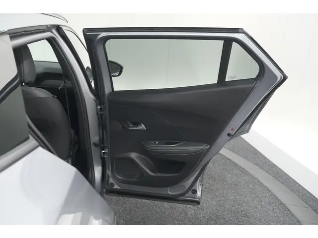 Peugeot 2008 PureTech 100 Allure 2024 Benzine 63