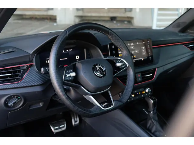 Škoda Kamiq FL 1.0 TSI DSG Monte Carlo 2024 Benzine 12