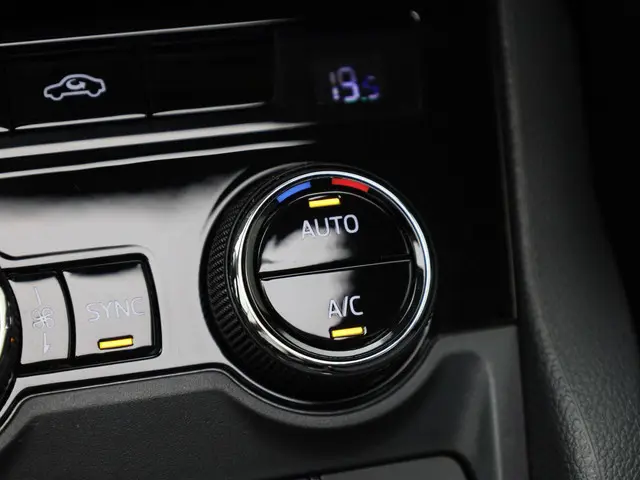 Škoda Karoq 1.5TSI/150PK Design DSG 2024 Benzine 9