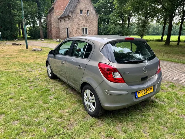Opel Corsa 1.2-16V Anniversary Edition 2012 Benzine 18