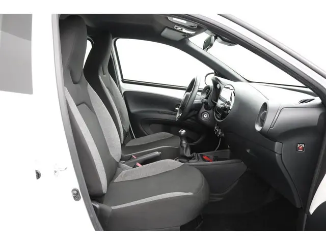 Toyota Aygo X 1.0 VVT-i MT Play 2024 Benzine 22