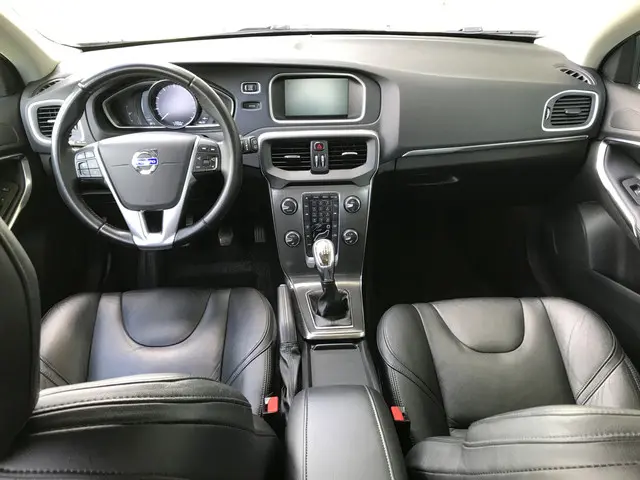 Volvo V40 1.6 T3 Summum 2012 Benzine 7