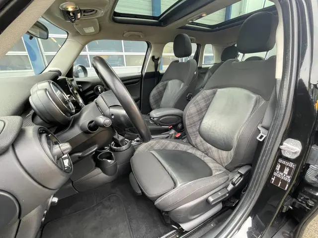 MINI Cooper Mini 1.5 Chili Serious Business 2015 Benzine 17