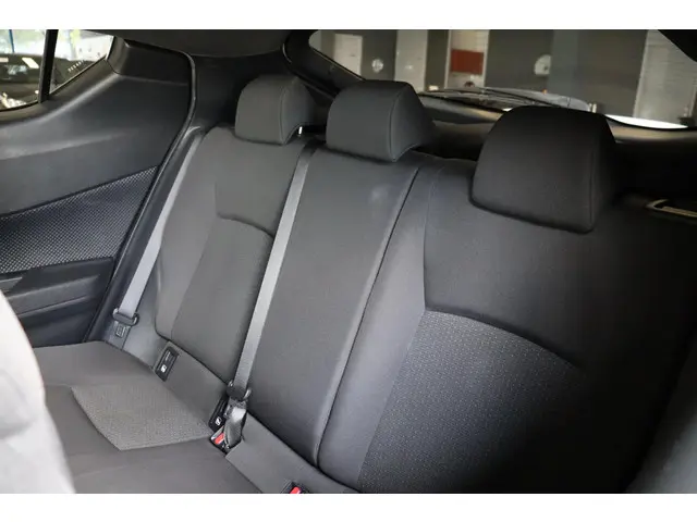 Toyota C-HR 1.8 Hybrid Dynamic, 2018 Hybride Benzine 32