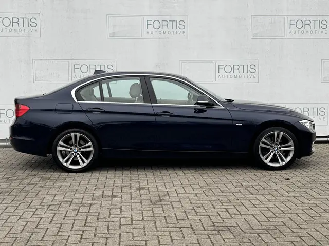 BMW 3 Serie 316i Executive Sport 2014 Benzine 10