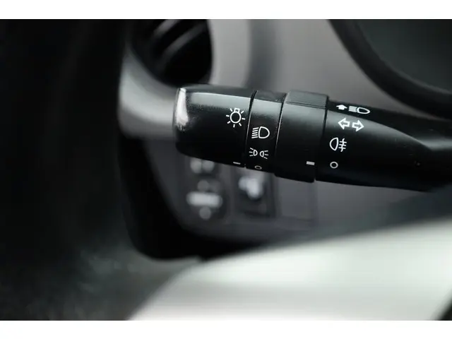 Toyota Yaris 1.3 VVT-i Now 2016 Benzine 8