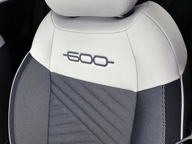 Fiat 600 1.2 Hybrid Bicolore 2024 Benzine 22