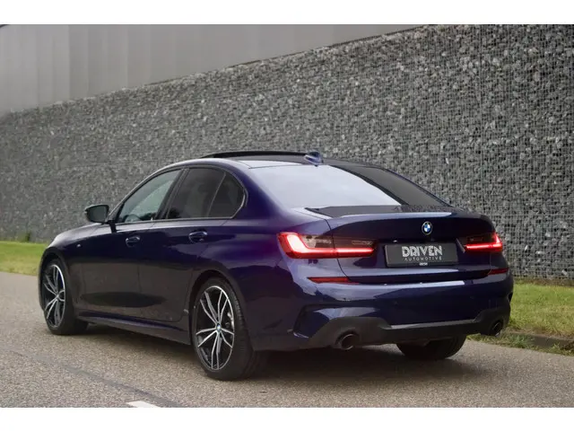 BMW 3 Serie 330i High Executive Edition 2019 Benzine 4