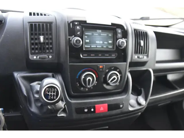 Peugeot Boxer Bestel 330 2.2 HDI L1H2 XR 2016 Diesel 12