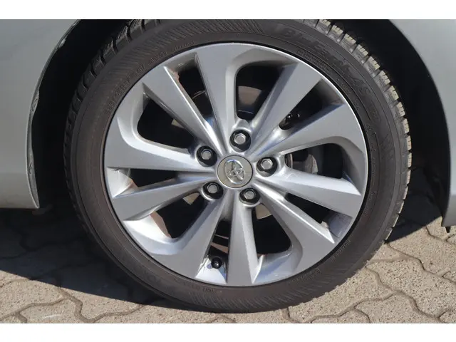 Toyota Auris 1.8 Hybrid Aspiration 2013 Hybride Benzine 13