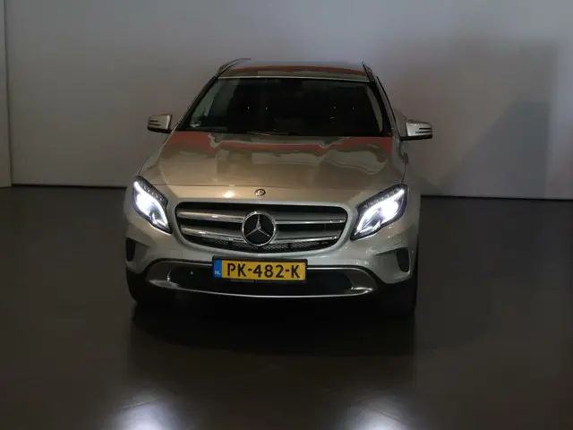 Mercedes-Benz GLA 200 Prestige 2016 Benzine 24