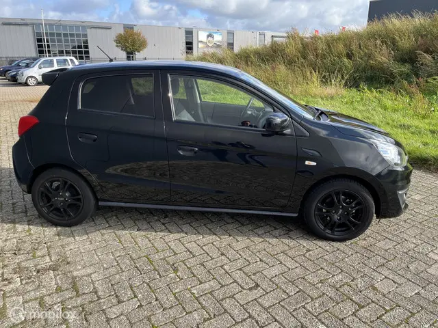 Mitsubishi Space Star 1.0 Intense 2016 Benzine 15