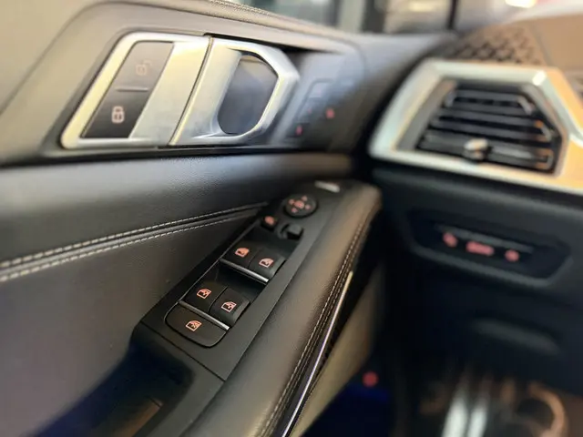 BMW X5 xDrive50e 2023 Hybride Benzine 28