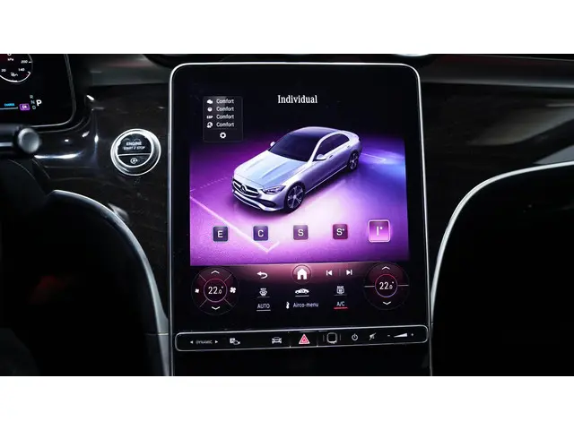 Mercedes-Benz C-Klasse 180 AMG Line 2023 Benzine 30