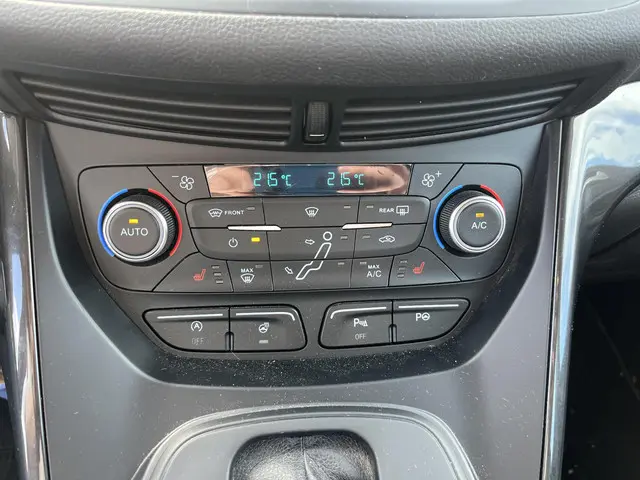 Ford C-MAX 1.5 Titanium 2018 Benzine 9