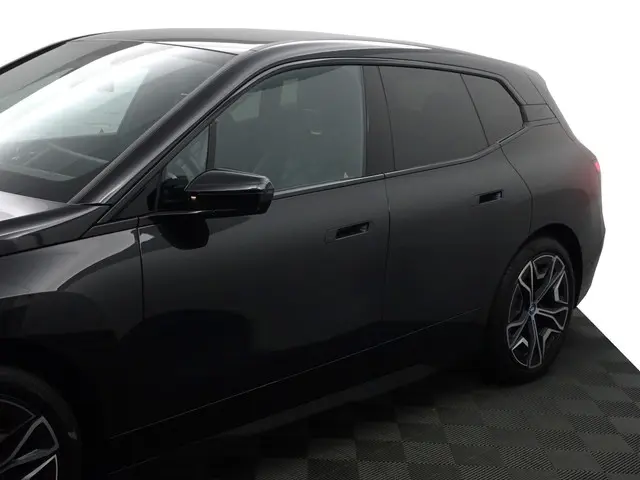 BMW iX xDrive40 M Sport Plus 77 kWh- 2023 Elektrisch 32