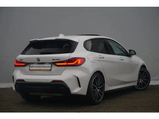 BMW 1 Serie 5-deurs M135i xDrive 2025 Benzine 2