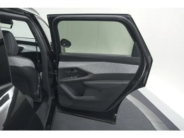 Peugeot 5008 1.2 Hybrid 136 Allure 2025 Hybride Benzine 59