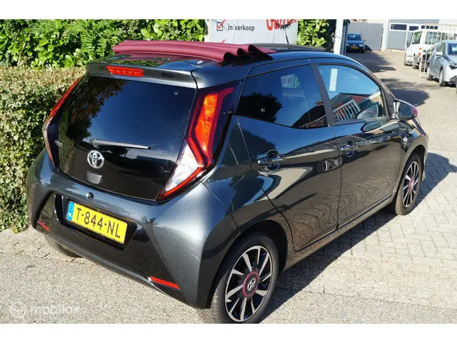 Toyota Aygo 1.0 VVT-i x-clusiv met open dak 2020 Benzine 4