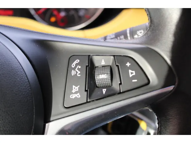 Opel ADAM 1.2 2015 Benzine 18