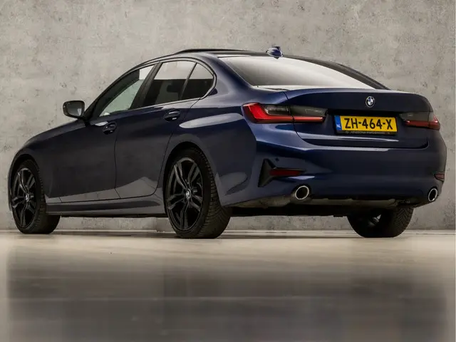 BMW 3 Serie 320i Sportline 2019 Benzine 3