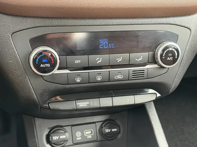 Hyundai i20 1.2 HP i-Motion Comfort 2015 Benzine 14