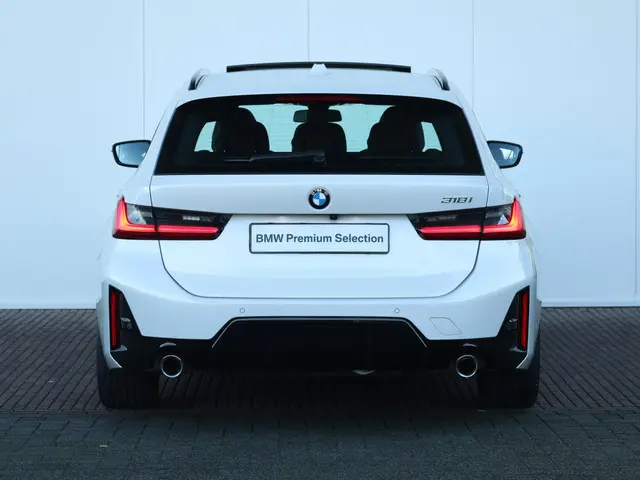 BMW 3 Serie Touring 318i 2025 Benzine 12