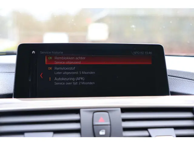 BMW 3 Serie 318i Luxury Edition 2019 Benzine 40