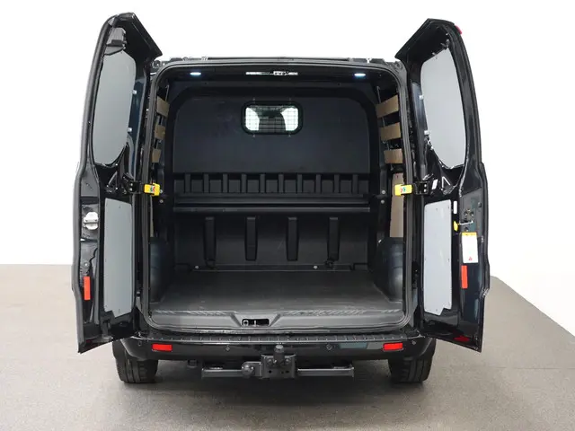 Ford Transit Custom 300 2.0 TDCI L2H1 Limited 2023 Diesel 4