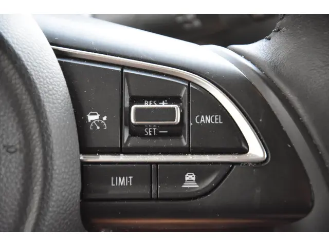 Suzuki Swift 1.2 Style Smart Hybrid 2023 Hybride Benzine 18