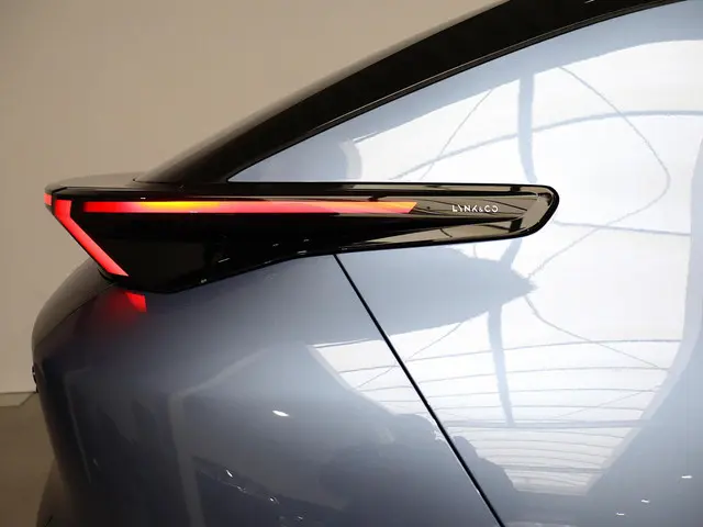 Lynk & Co 02 More 66 kWh 2025 Elektrisch 22