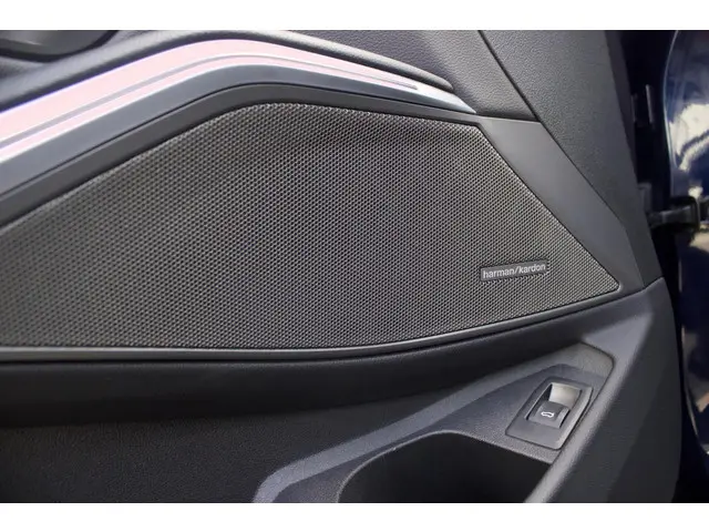 BMW 3 Serie 330i High Executive Edition 2019 Benzine 15