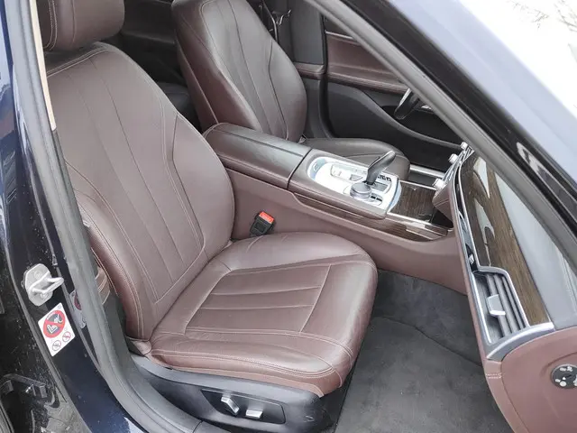 BMW 7 Serie 740i 2016 Benzine 17