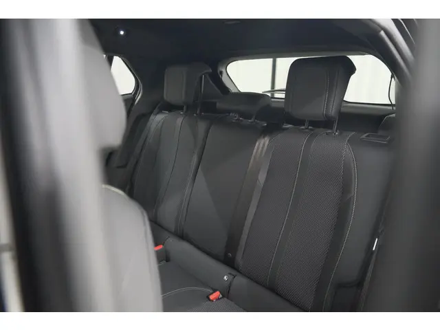 Peugeot 2008 PureTech 130 EAT8 GT 2024 Benzine 35