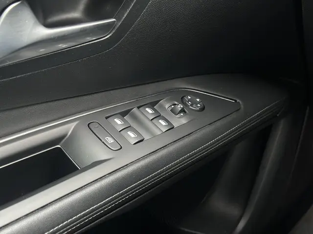 Peugeot 3008 1.2 PureTech Allure Avantage 2020 Benzine 26