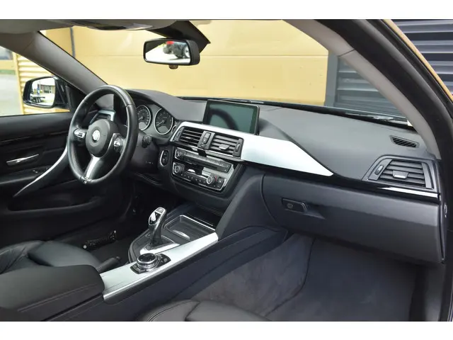 BMW 4 Serie Coupé 435i xDrive 2013 Benzine 33