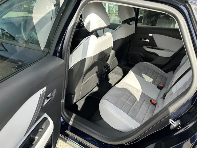 Citroën C4 1.2 Hybrid 145pk Max 2025 Hybride Benzine 21