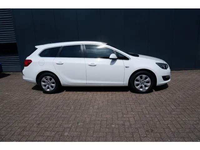 Opel Astra Sports Tourer 1.4 Blitz 2015 Benzine 4